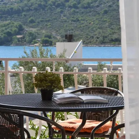 Nina - Two Bedroom With Balcony A3 Apartment